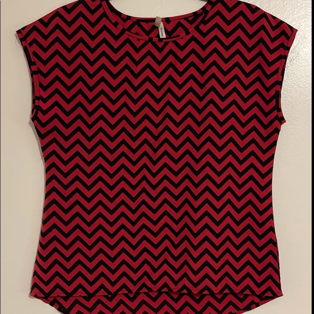 Truth by NYC brand top Size S